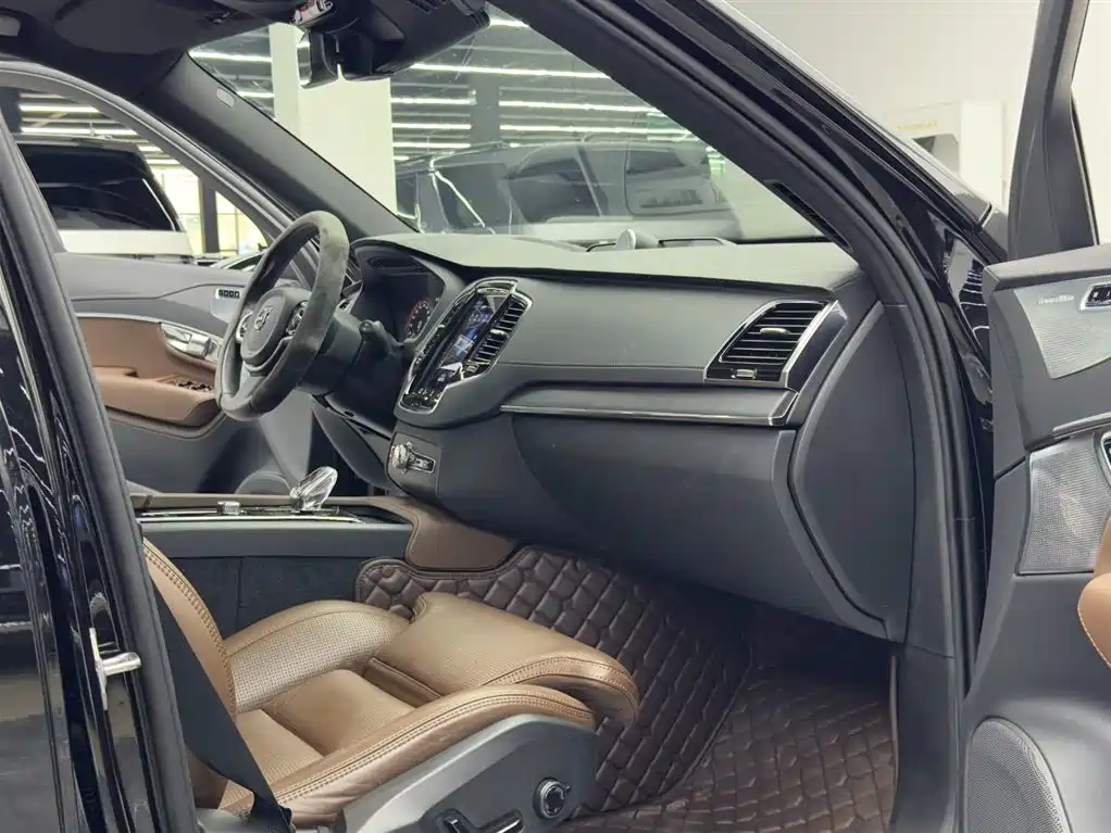 Volvo XC90 2021 — фото 10
