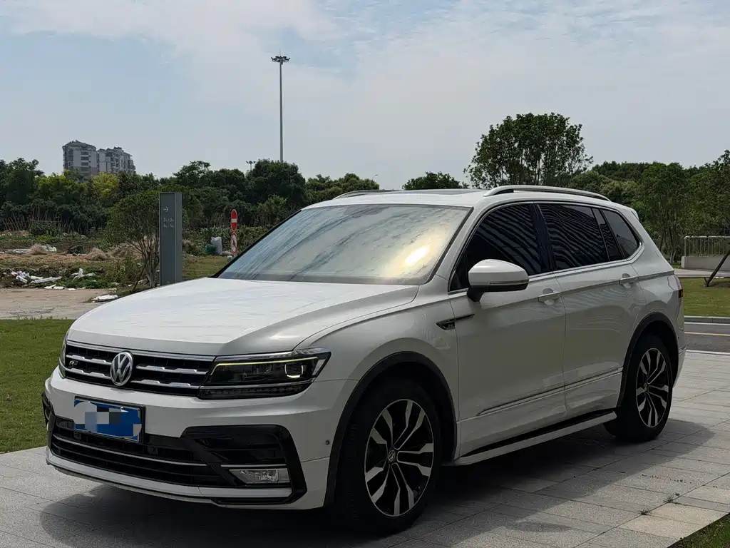 Volkswagen Tiguan L 2019 — фото 1