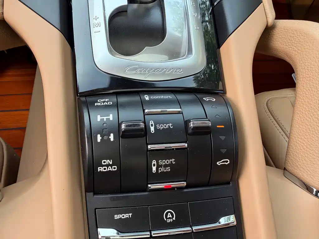 Porsche Cayenne 2017 — фото 17