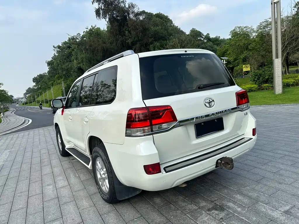 Toyota Land Cruiser 2016 — фото 8
