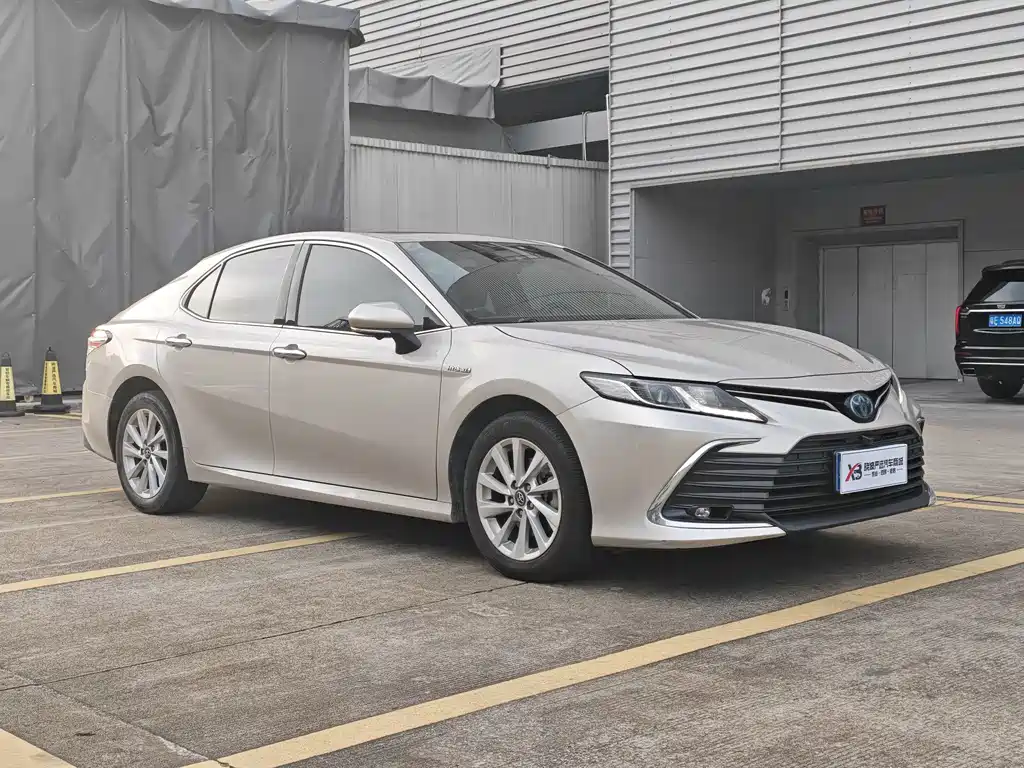 Toyota Camry 2021 — фото 3
