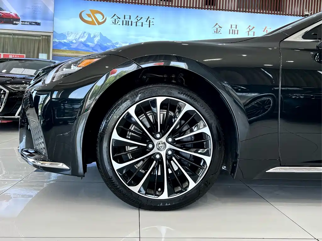 Lexus LS 2021 — фото 26