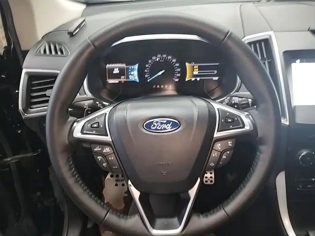 Ford Edge 2017 — фото 11