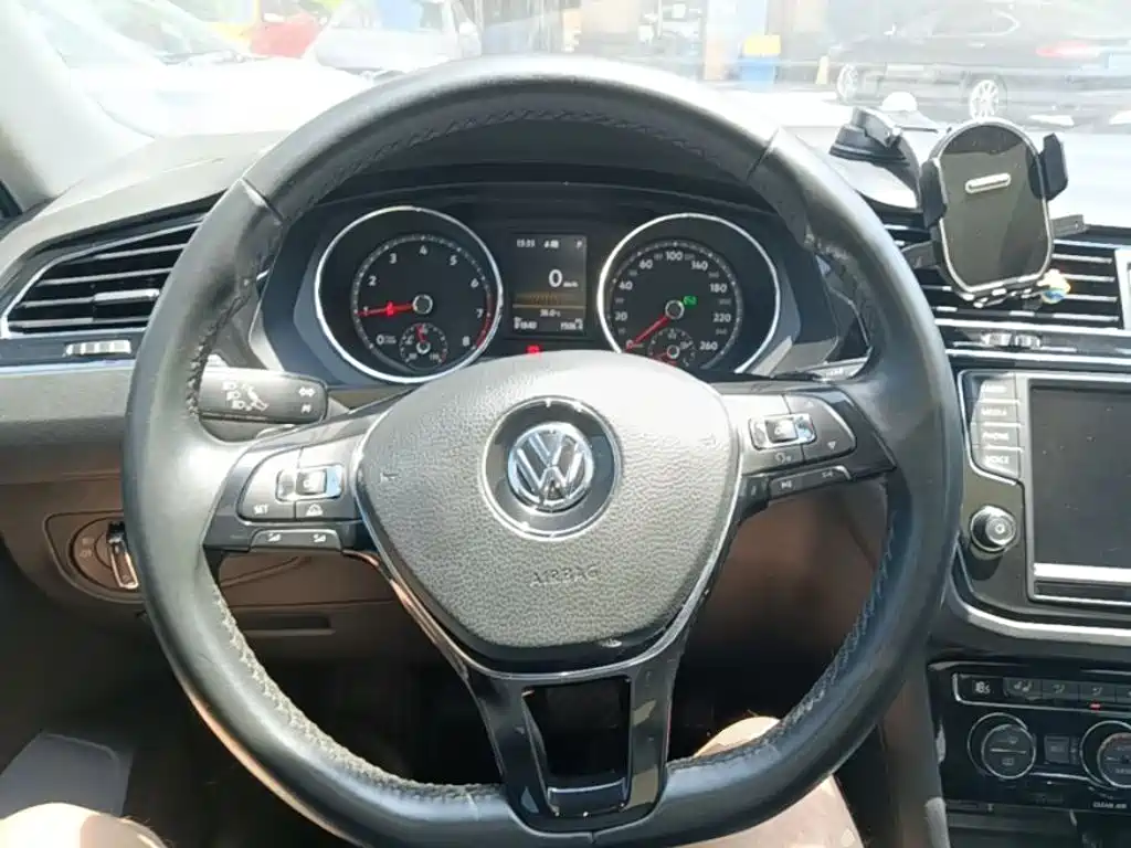 Volkswagen Tiguan L 2018 — фото 11