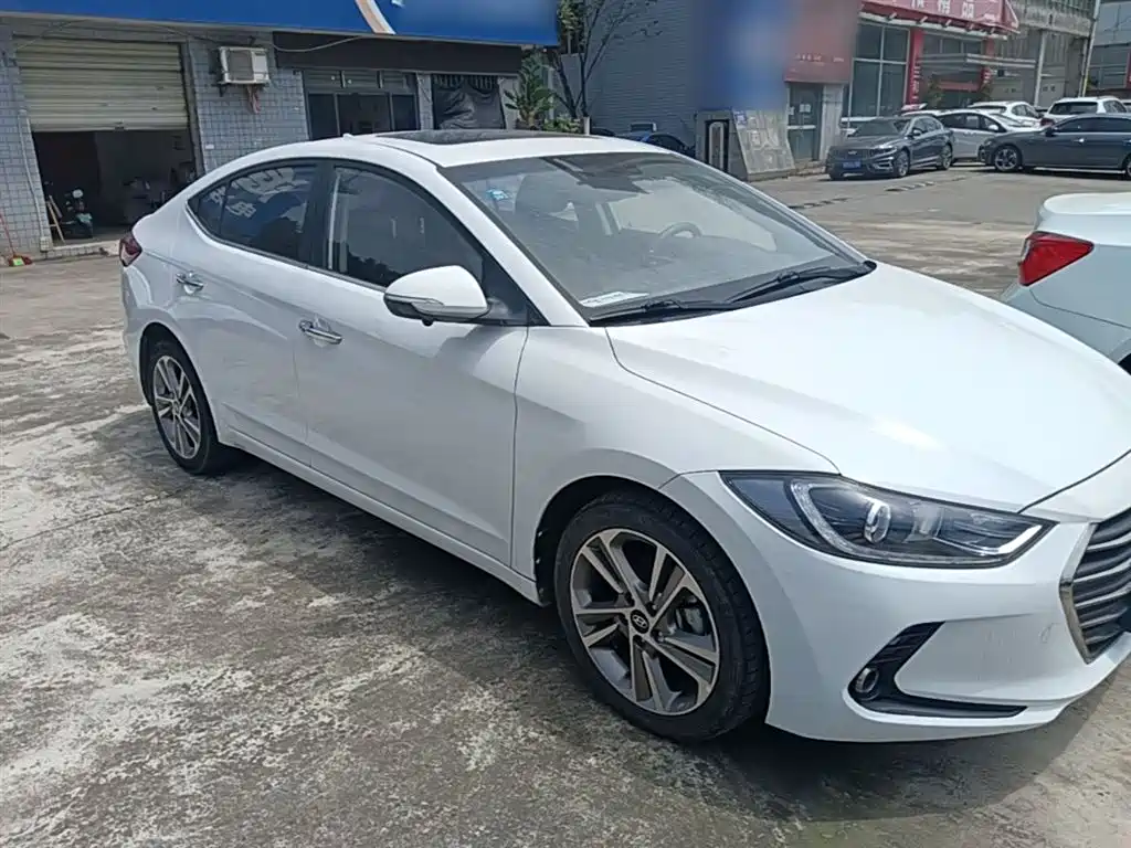 Hyundai Elantra 2018 — фото 4