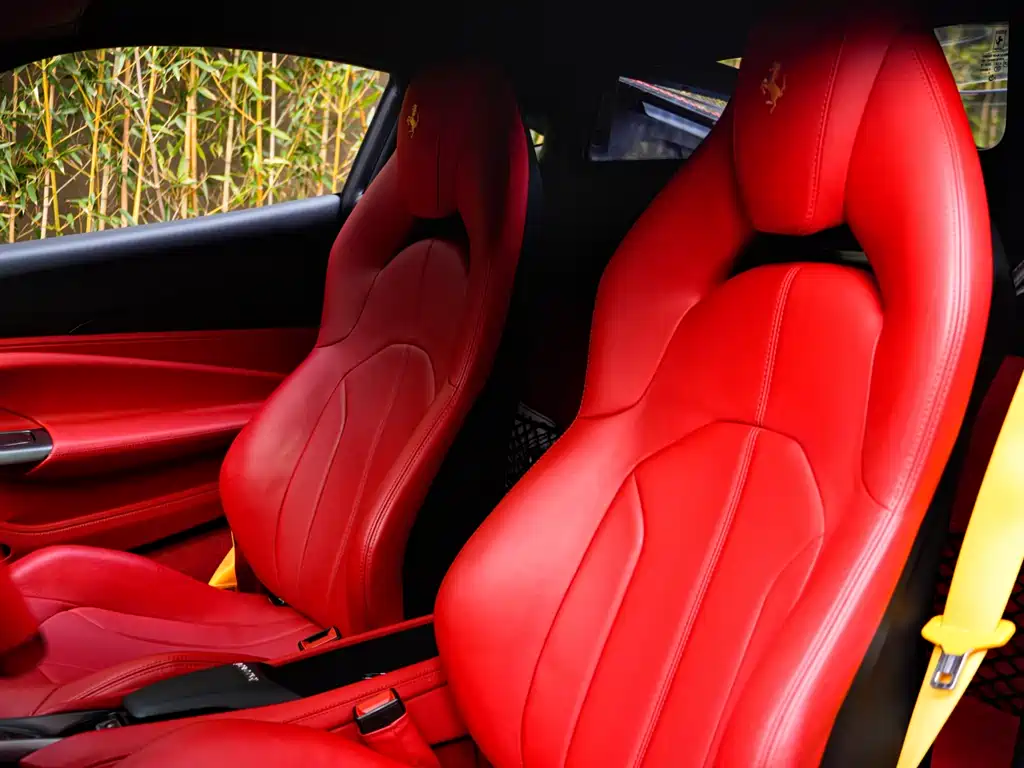 Ferrari F8 2021 — фото 12