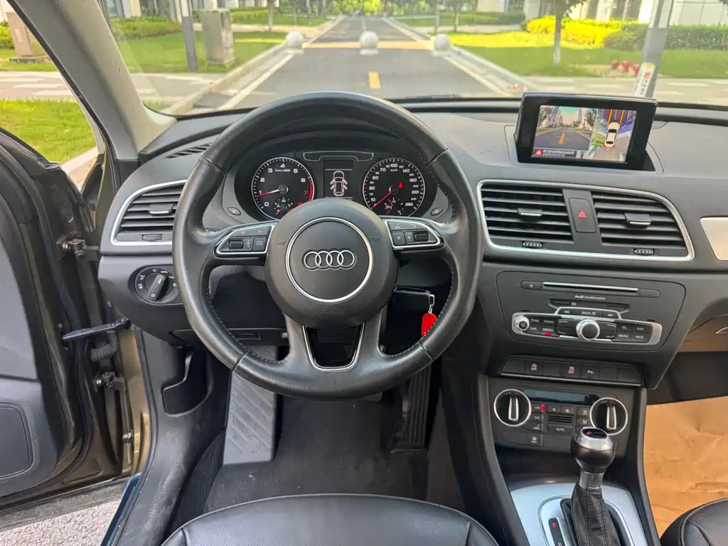 Audi Q3 2017 — фото 11