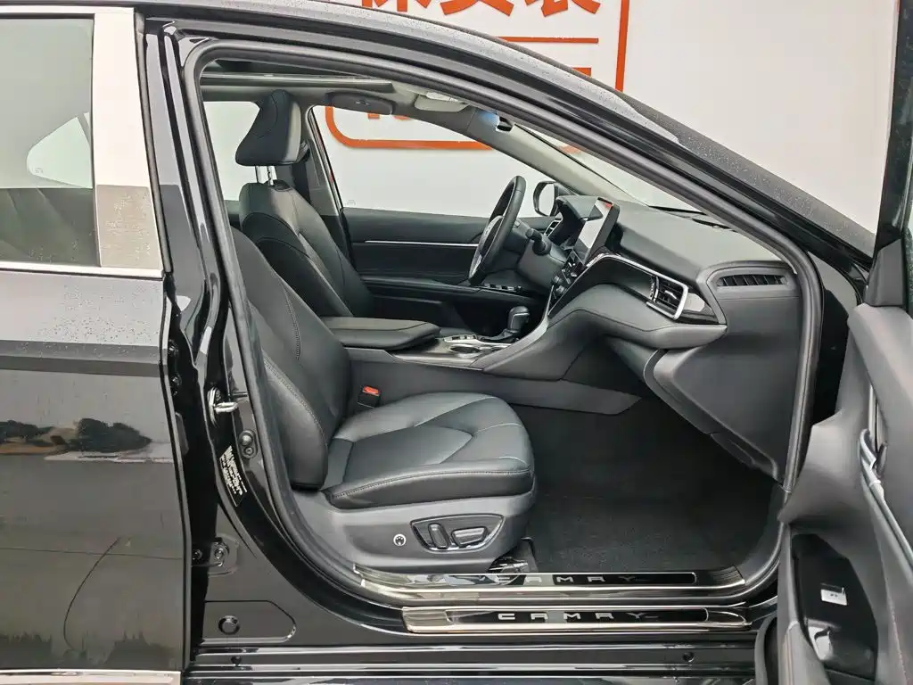 Toyota Camry 2022 — фото 23