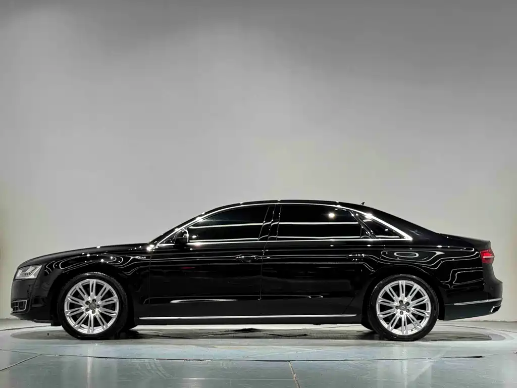 Audi A8 2016 — фото 19