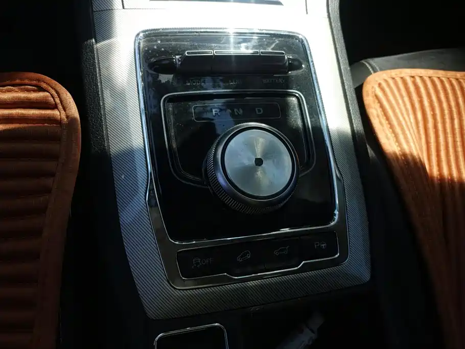 Roewe RX5 New Energy 2018 — фото 16