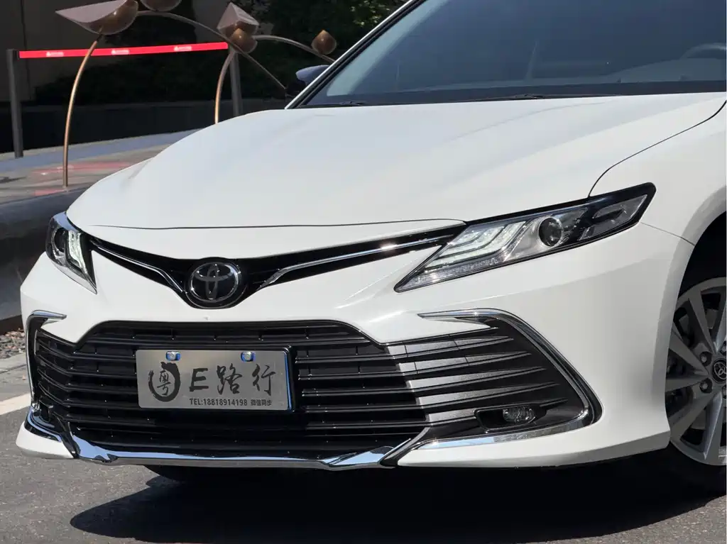 Toyota Camry 2023 — фото 28
