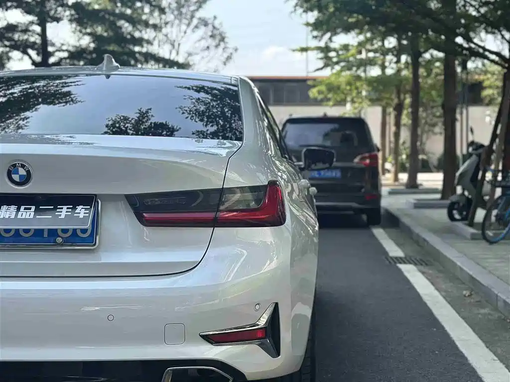 BMW 3 Series 2019 — фото 11