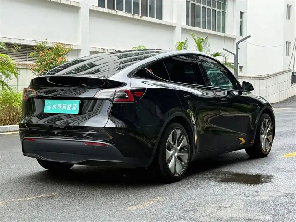 Tesla Model Y 2022 — фото 14