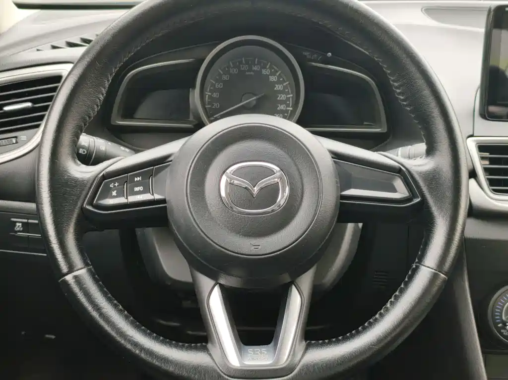 Mazda 3 Axela 2019 — фото 17