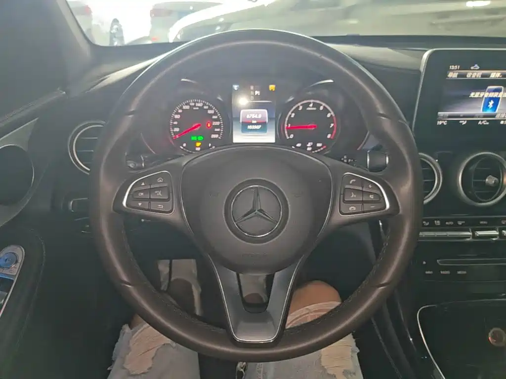 Mercedes-Benz GLC 2018 — фото 11