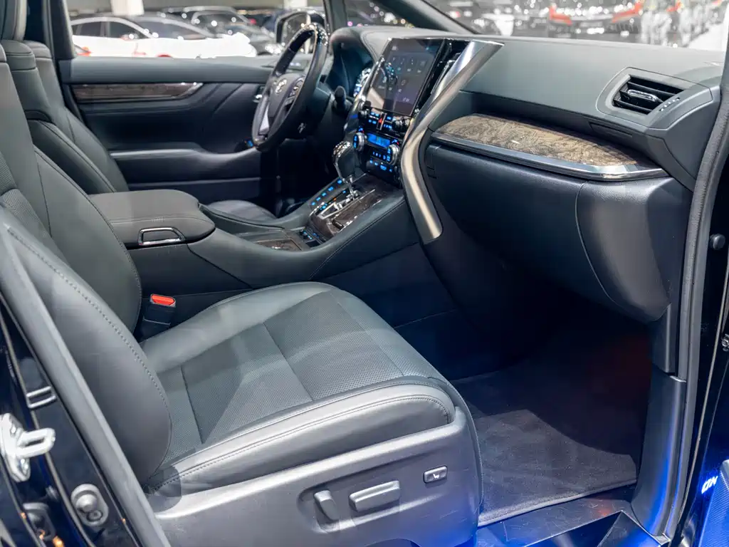 Toyota Alphard 2021 — фото 7