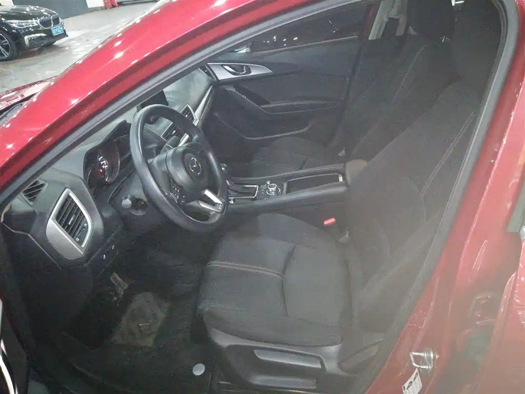 Mazda 3 Axela 2019 — фото 11