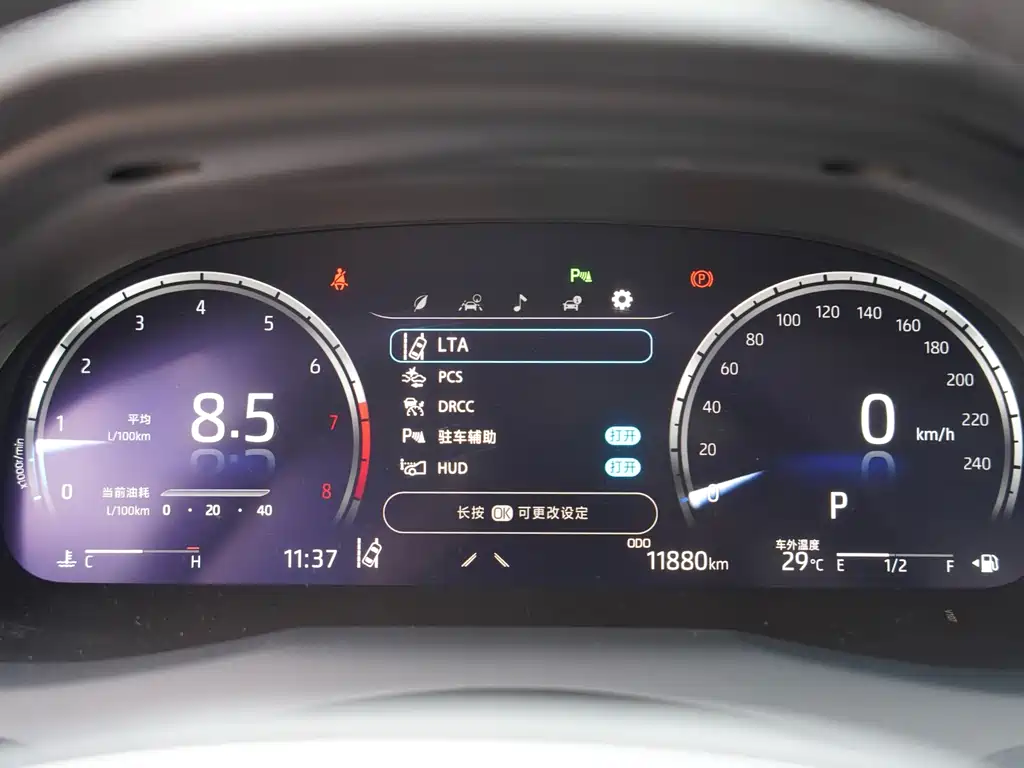 Toyota Camry 2023 — фото 18