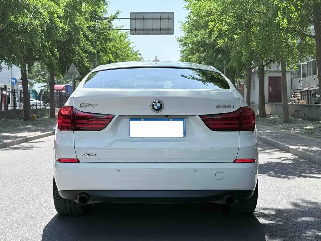 BMW 5 Series GT 2014 — фото 18