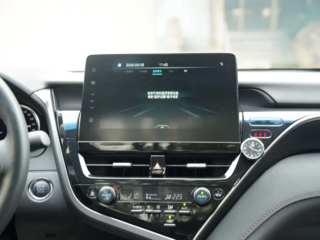 Toyota Camry 2023 — фото 17