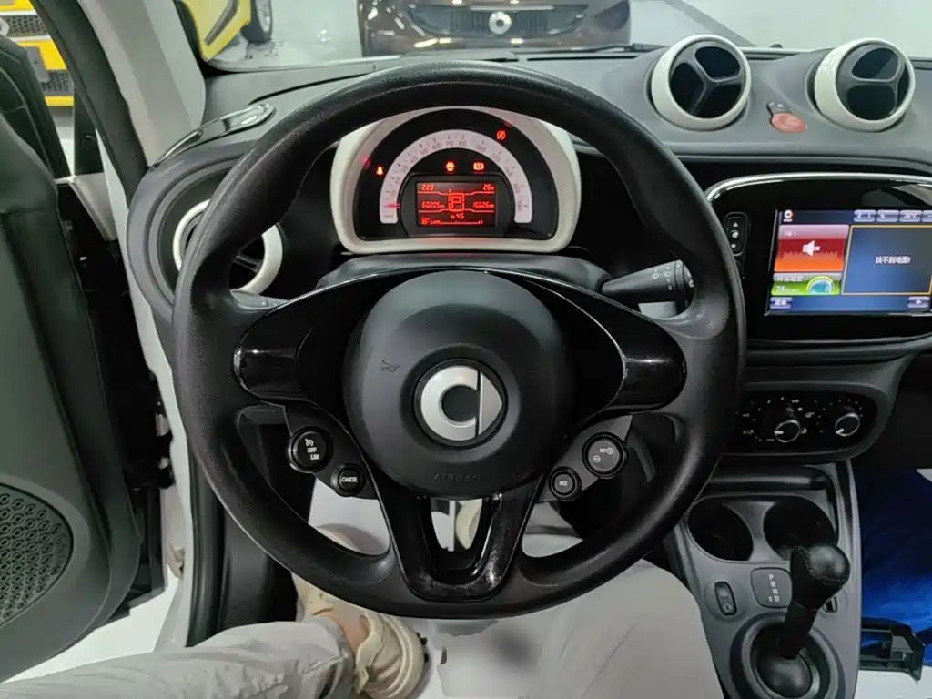smart fortwo 2016 — фото 11