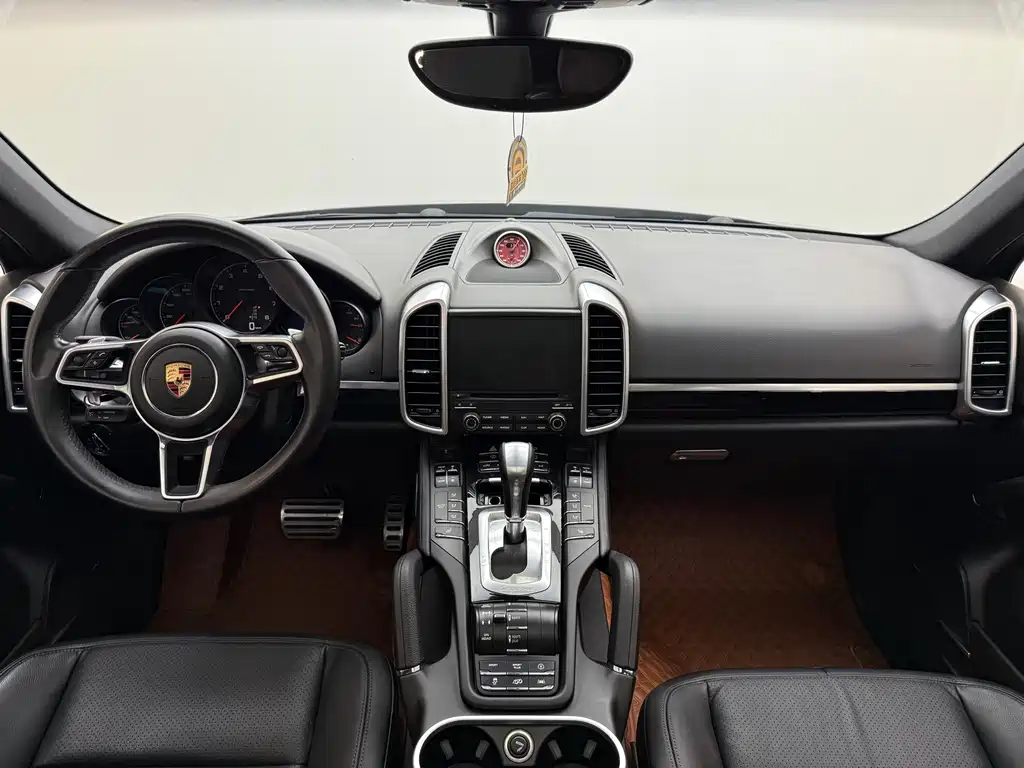 Porsche Cayenne 2017 — фото 13