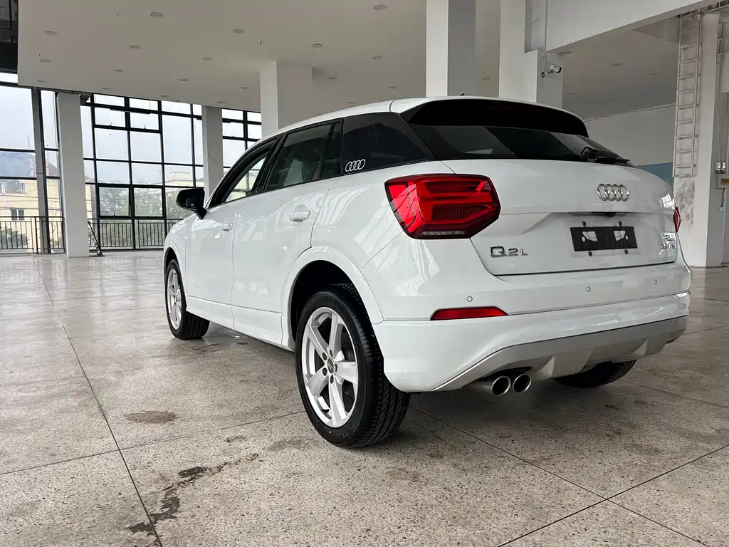 Audi Q2L 2021 — фото 6