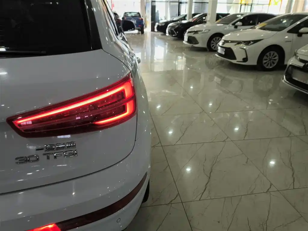 Audi Q3 2017 — фото 24