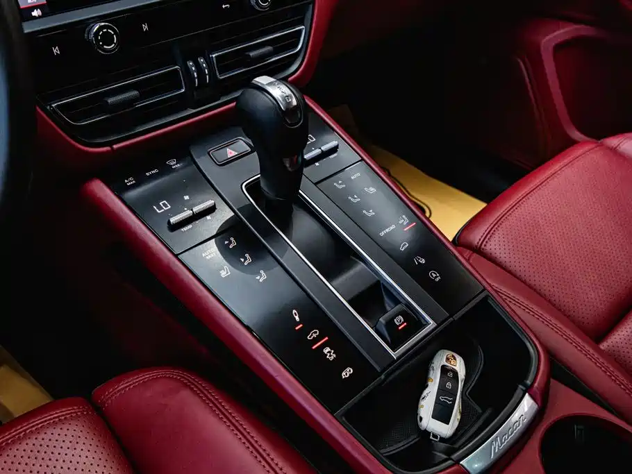 Porsche Macan 2023 — фото 17