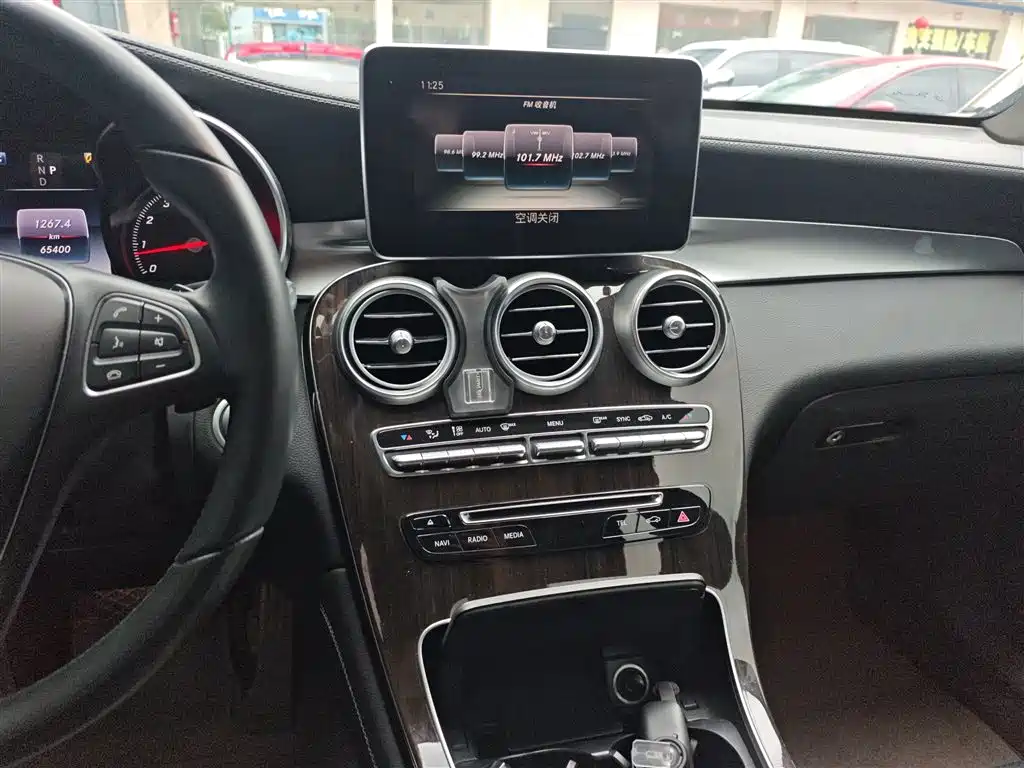 Mercedes-Benz GLC 2017 — фото 13