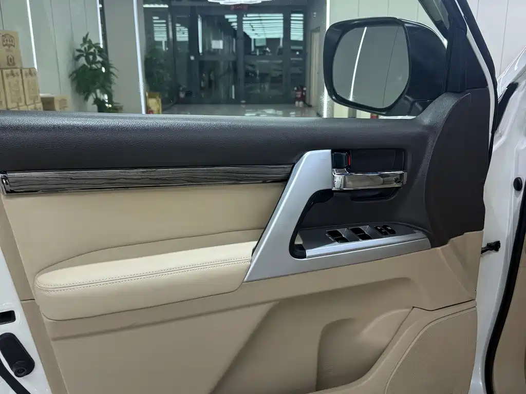 Toyota Land Cruiser 2016 — фото 10