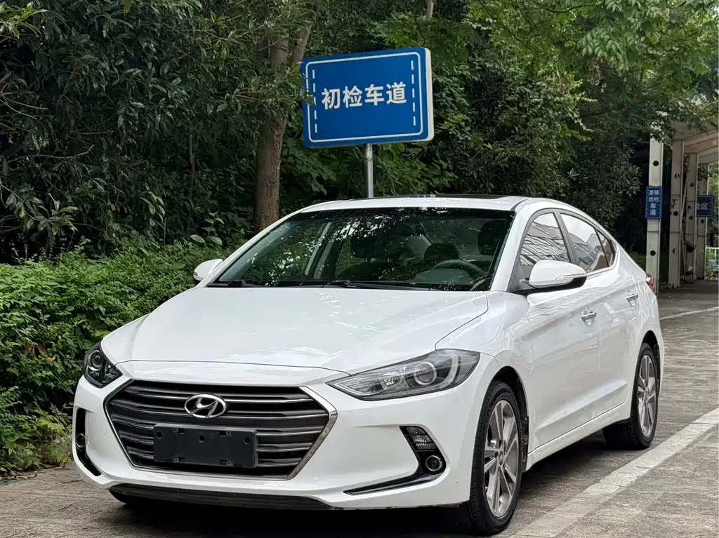 Hyundai Elantra 2016 — фото 1