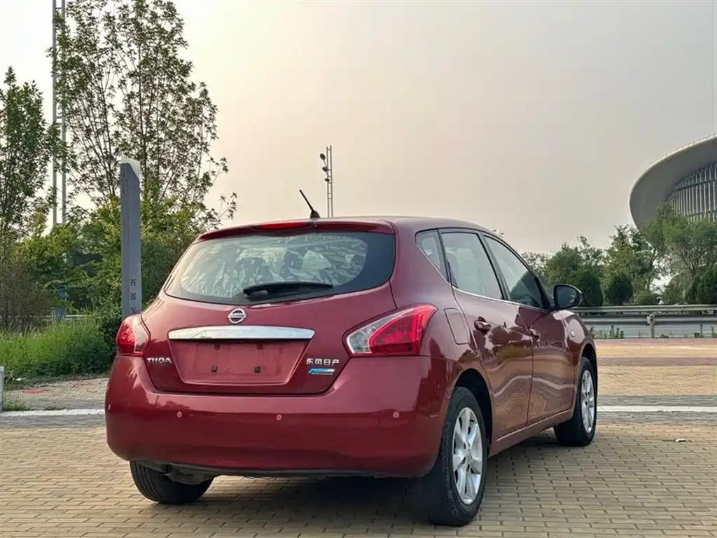 Nissan Tiida 2015 — фото 4