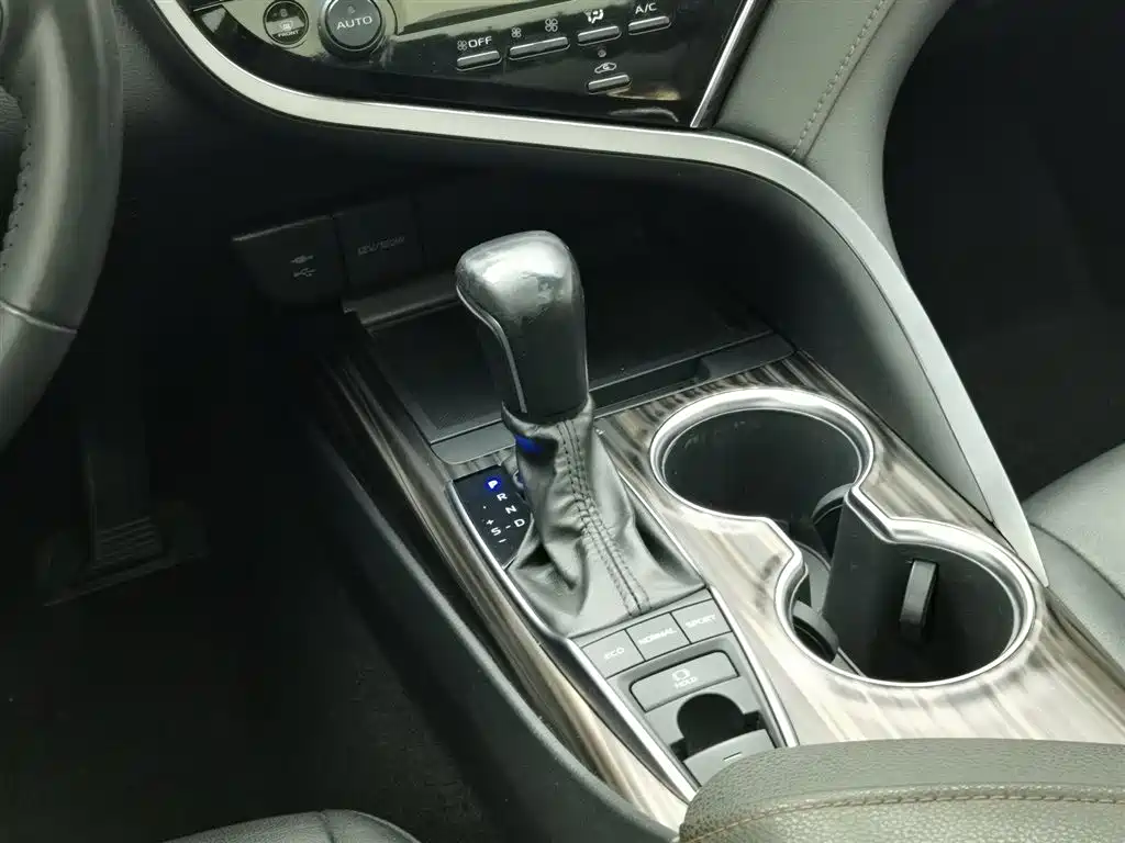Toyota Camry 2020 — фото 13