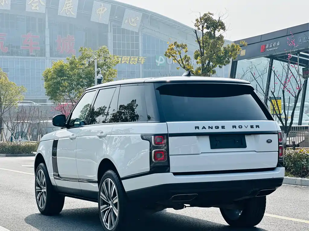 Land Rover Range Rover 2023 — фото 13