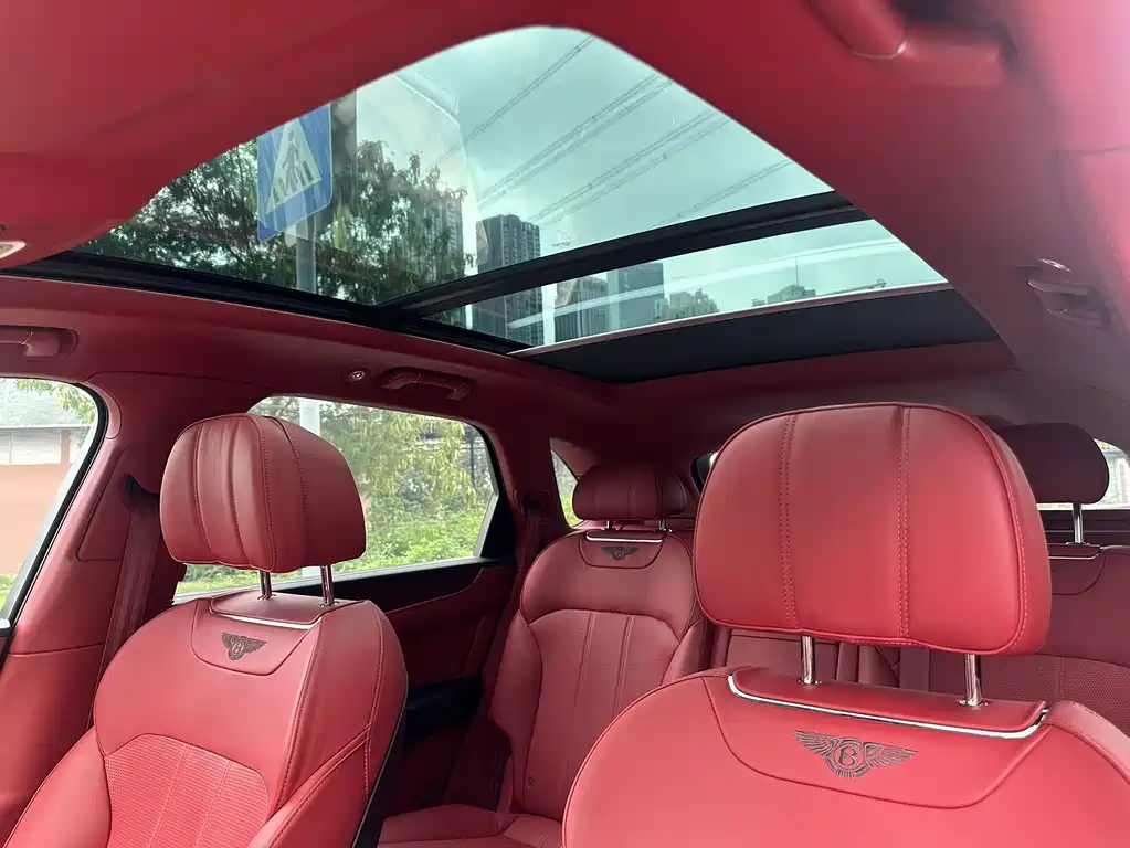 Bentley Bentayga 2019 — фото 15