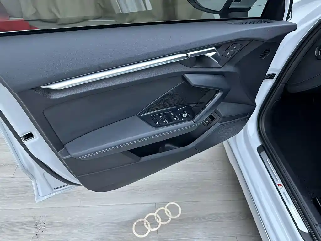 Audi A3 2023 — фото 10