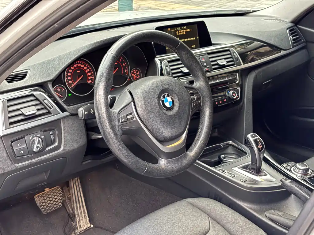 BMW 3 Series 2017 — фото 9