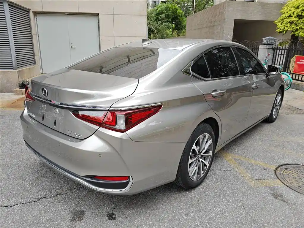 Lexus ES 2023 — фото 7