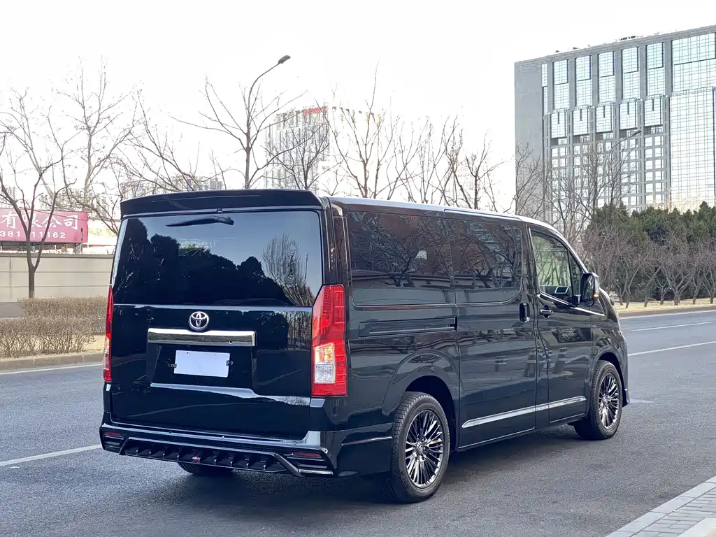 Toyota Hiace 2024 — фото 6