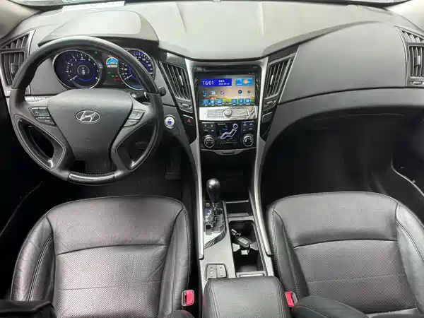 Hyundai Sonata 2011