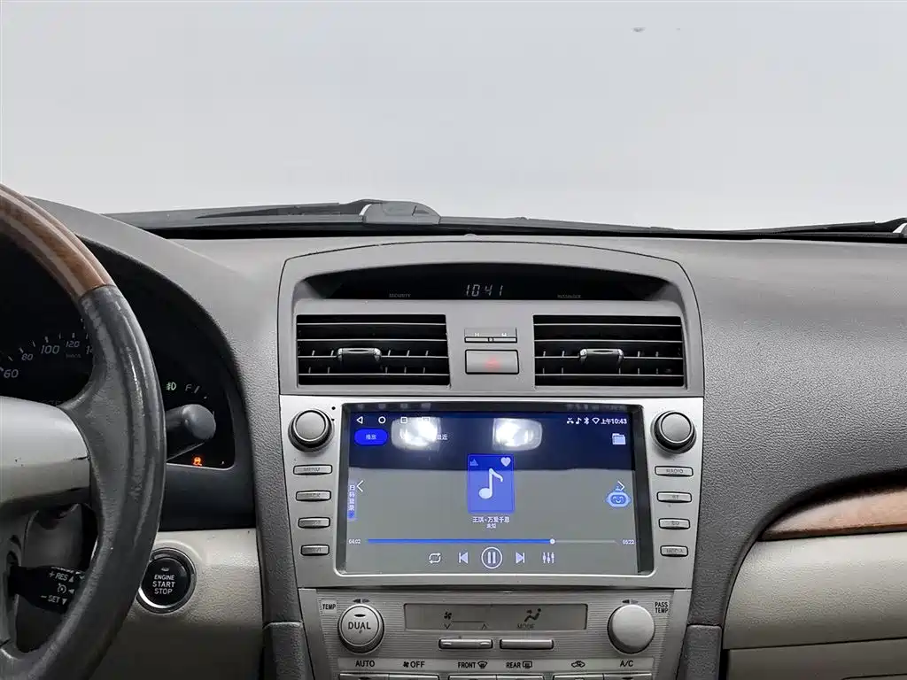 Toyota Camry 2010 — фото 12