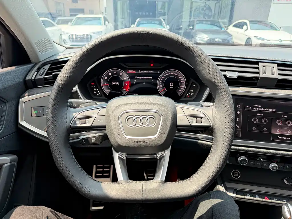 Audi Q3 2023 — фото 10