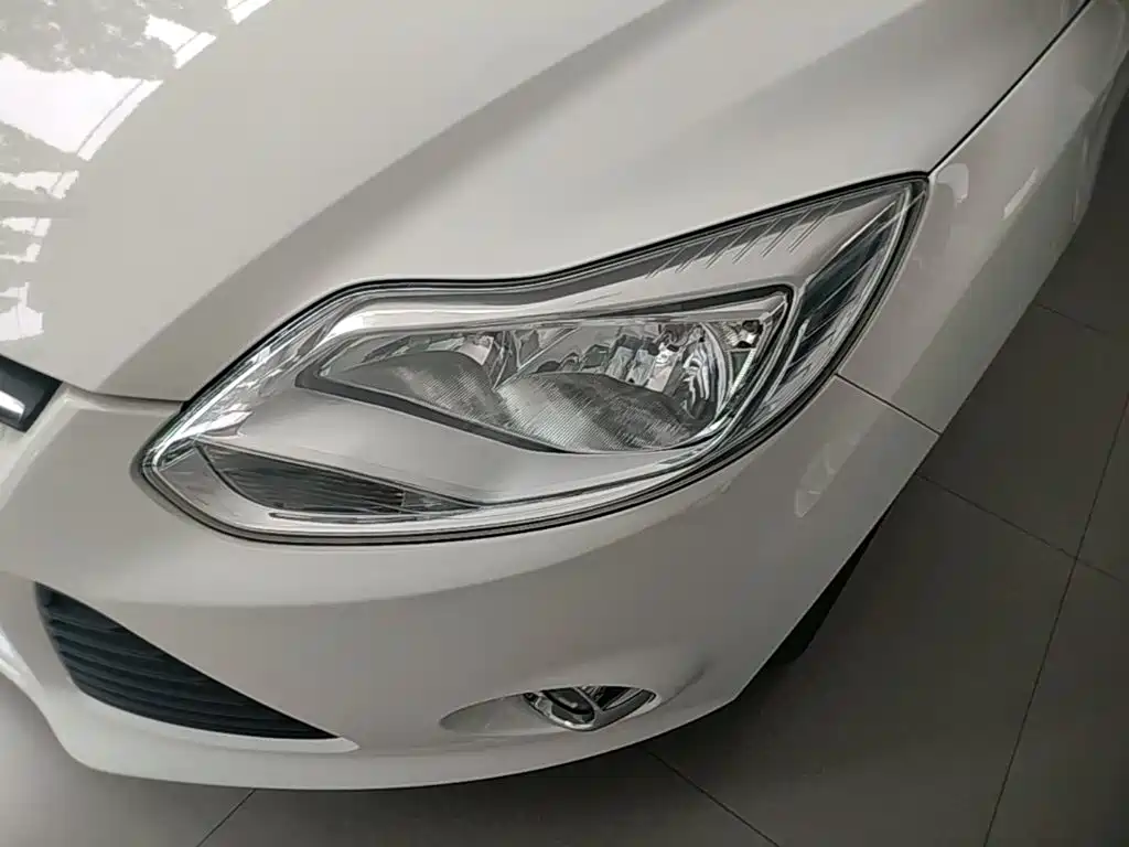 Ford Focus 2015 — фото 24