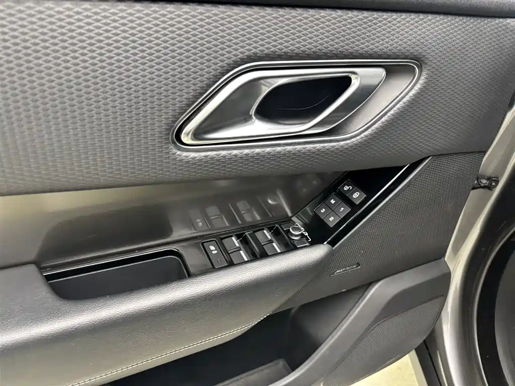 Land Rover Range Rover Velar 2018 — фото 12