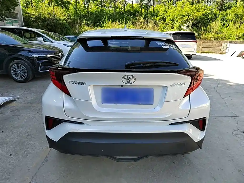 Toyota C-HR 2022 — фото 6
