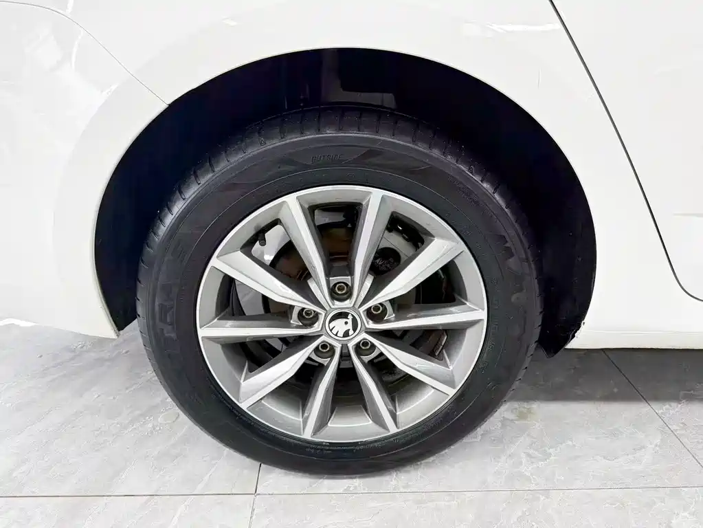 Skoda Octavia 2022 — фото 22