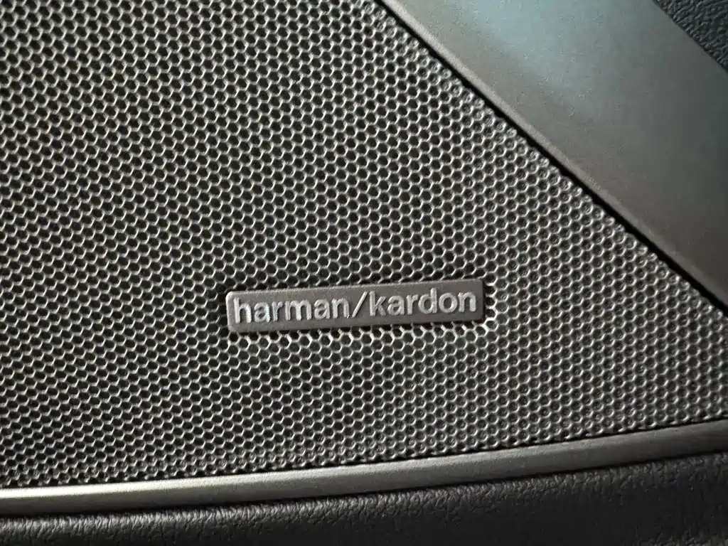 BMW 3 Series 2025 — фото 12