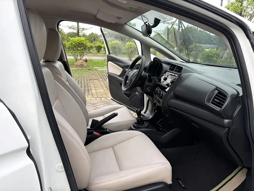 Honda Fit 2016 — фото 10