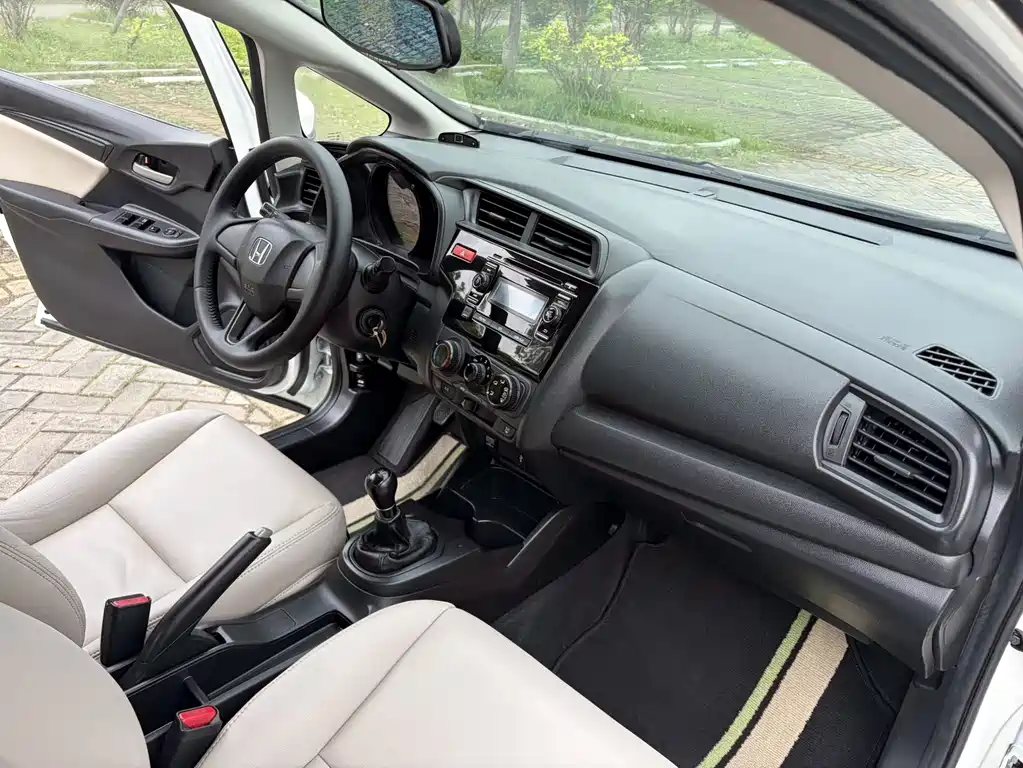 Honda Fit 2016 — фото 13